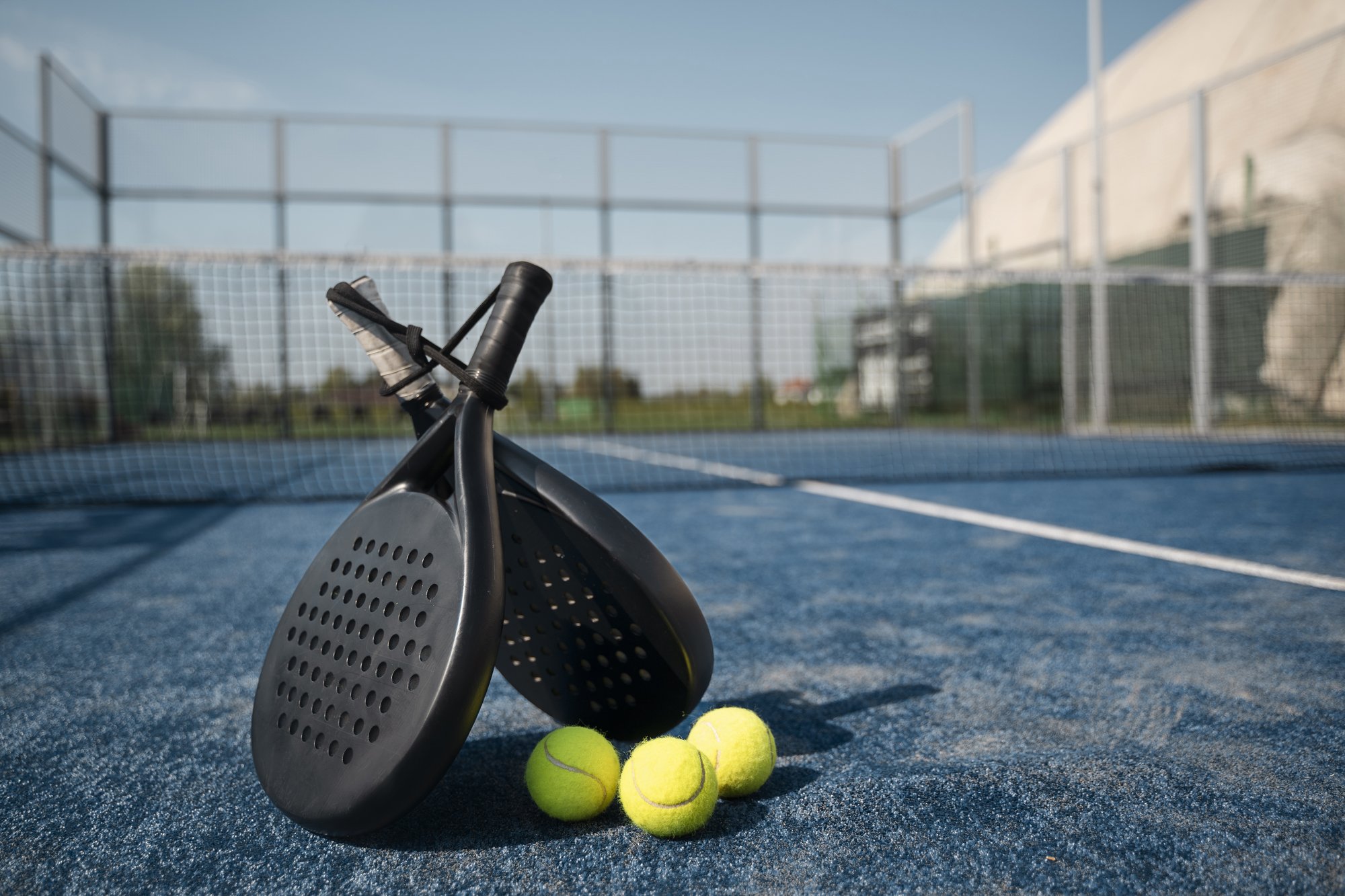 tennis-paddles-balls-arrangement tennis-paddles-balls-arrangement